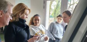 Un moment d’échange entre bénévoles de l’association Accords à Aix-en-Provence autour des actions menées en soins palliatifs.