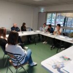 Des futurs bénévoles participent au lancement de la première formation de l’association Accords pour s’impliquer dans l’accompagnement des malades en soins palliatifs à Aix-en-Provence, en décembre 2022.