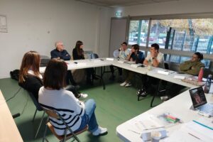 Des futurs bénévoles participent au lancement de la première formation de l’association Accords pour s’impliquer dans l’accompagnement des malades en soins palliatifs à Aix-en-Provence, en décembre 2022.